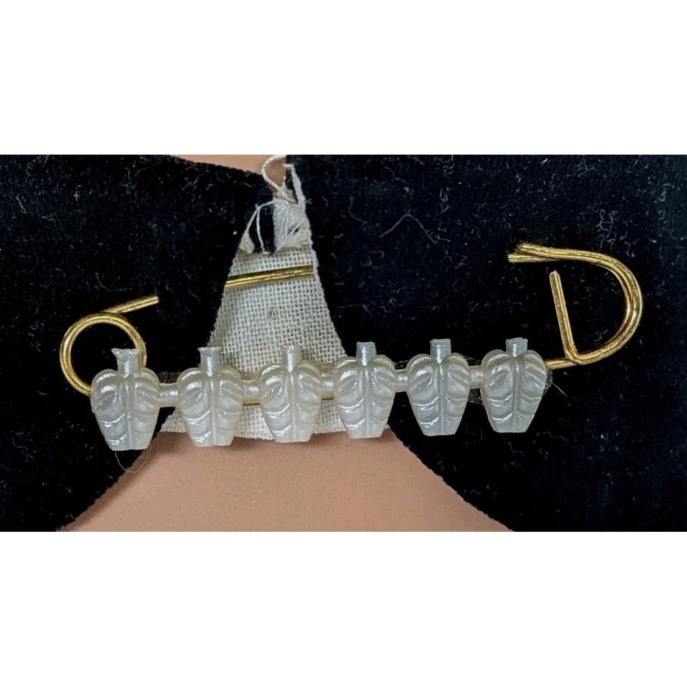 Black Velvet Collar Removable With Brooch Pin Peter Pan Faux Mock GrannyCore Vtg - Picture 3 of 10